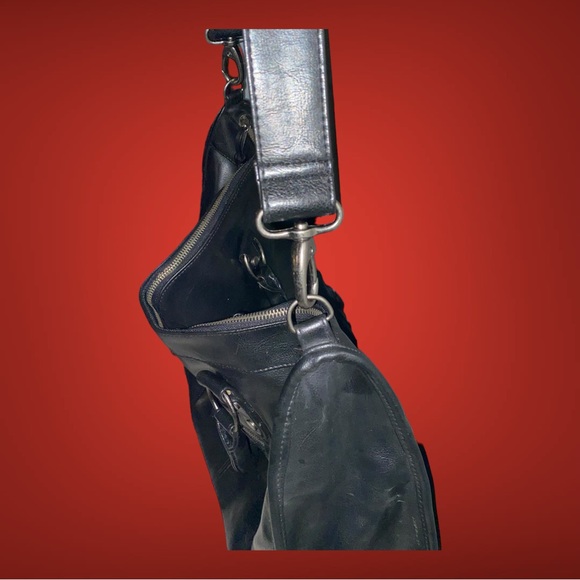 Victoria's Secret Black Faux Leather Carry On Over Night Weekender Travel Bag - Picture 8 of 12